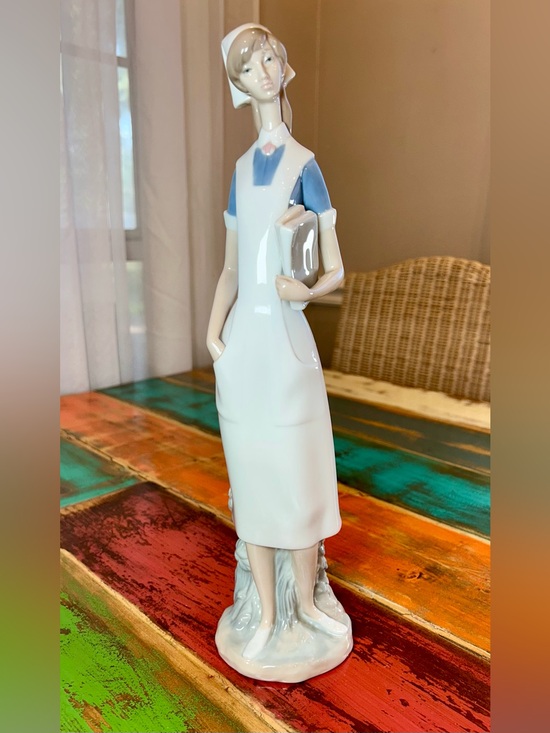 Lladro Other - Vintage Lladró Porcelain Nurse Figurine 4603 Blue Bellflower Stamp Marked Spain